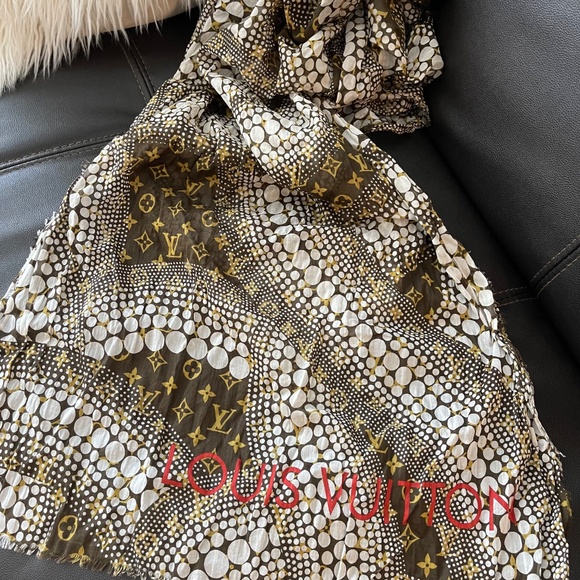Louis Vuitton Yoyoi Kusama Scarf - Picture 3 of 8